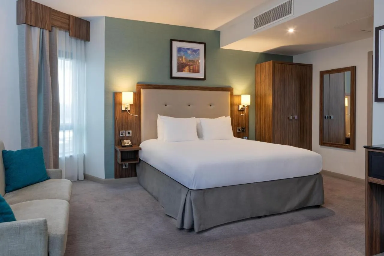 Deluxe Double plus Single Bed